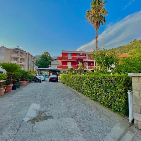 L Guest house *